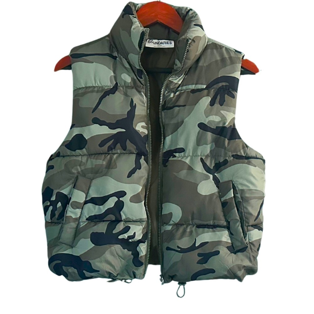 No Boundaries Puffer Vest Womens XS Green Woodland Camo Sleeveless Full Zip